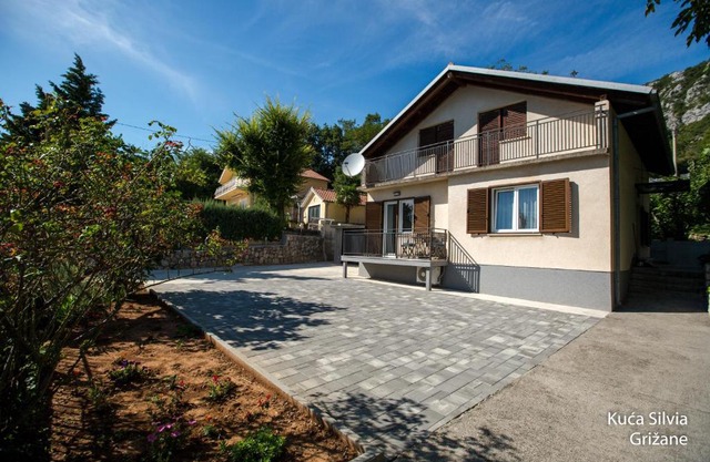 Apartment house Silvia