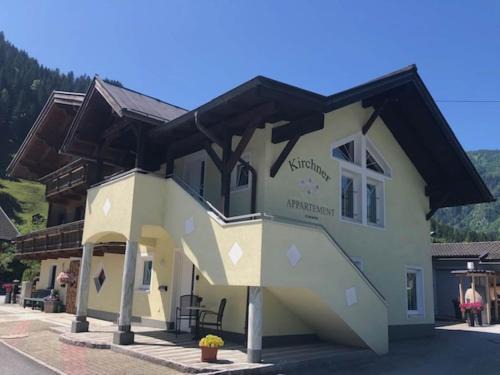 Apartment in Hollersbach near Ski Lift