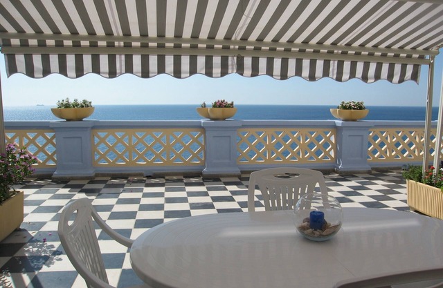 Apartamento en un edificio señorial de 1920 con acceso privado al mar.