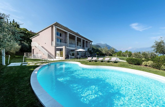 Apartment "Il Fiordaliso - Little Paradise" with Mountain View, Wi-Fi, A/C, Pool & Garden