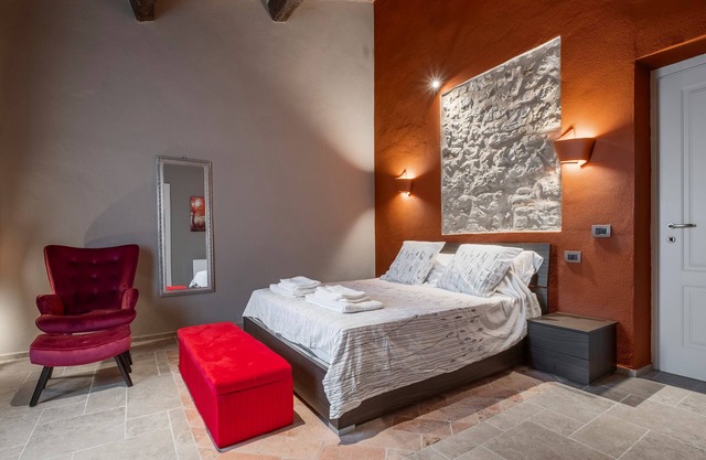 Apartamento 'Il Rifugio Illuminato - Brunello' con jardín compartido, Wi-Fi y aire acondicionado.