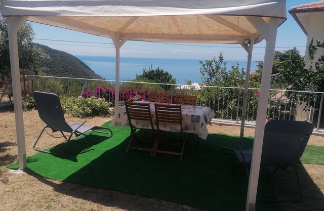 Apartamento 'Il Rosmarino' con vistas al mar, Wi-Fi y aire acondicionado