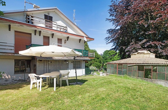 Apartamento 'Immerso Nel Verde' con vistas a la montaña y jardín privado