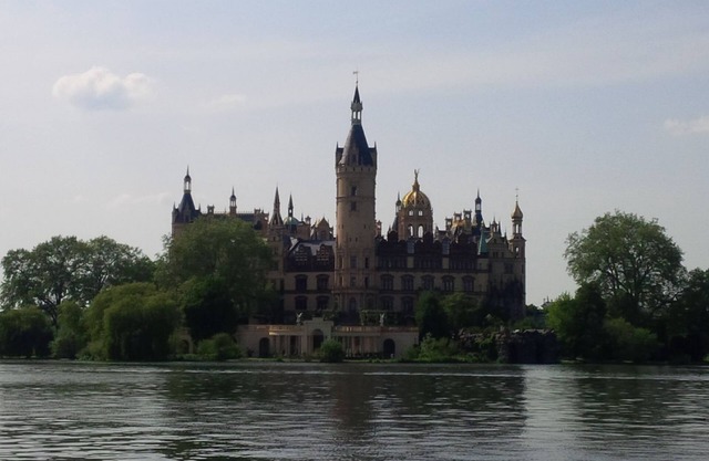 Apartamento en una zona tranquila, a 2 minutos a pie. al lago, 10 km antes del Landesh. Schwerin