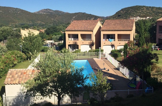 Apartamento en una residencia reciente con piscina a 5 minutos de Saint Florent