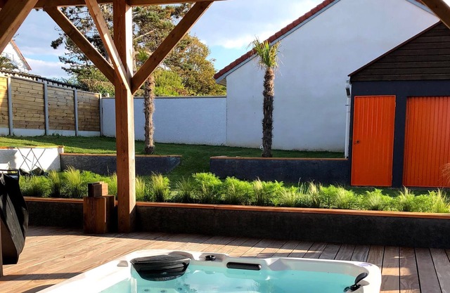 Apartment in architect's villa 400 from the beach