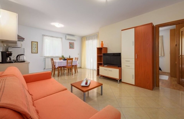 Apartamento en Bašanija con Terraza, Acondicionador, WIFI (113-2)