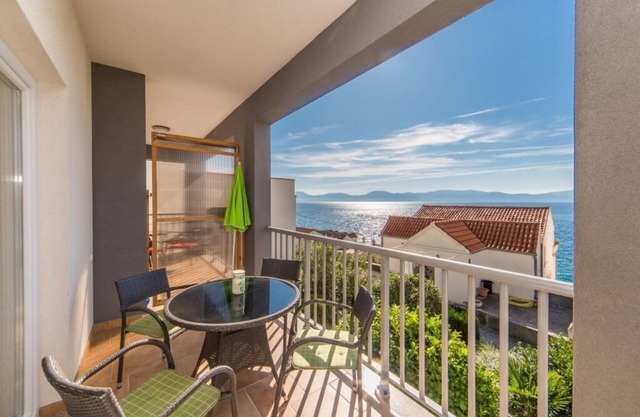 Apartamento en Brist con Balcón, Acondicionador, WIFI (610-4)