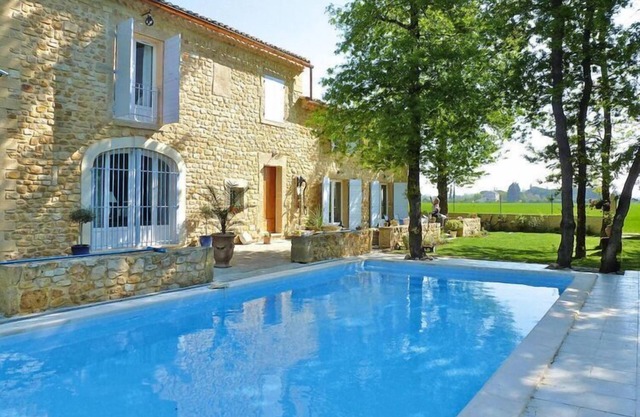Apartamento en Caderousse con piscina