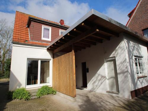 Apartment in Carolinensiel with a garden