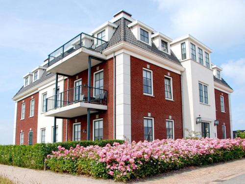 Apartment in Colijnsplaat near Lake and Sauna