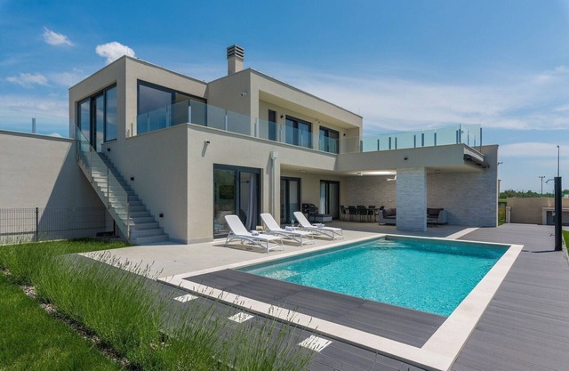 Maravillosa villa con piscina y bienestar