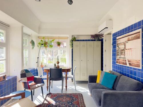 Apartment in former Bathhouse. Free Parking