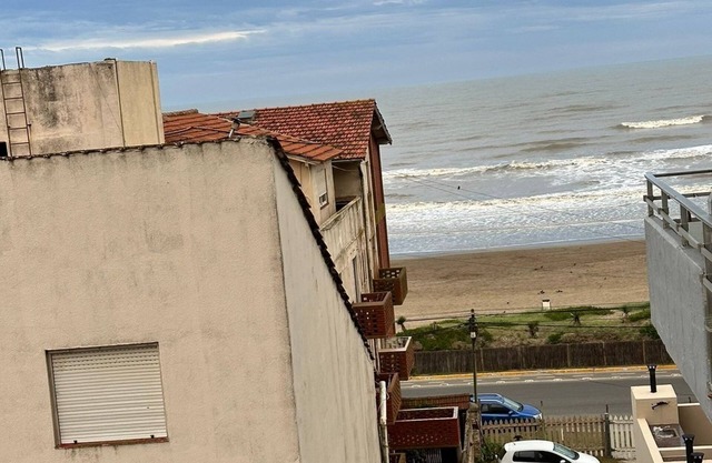 Departamento frente al mar , 1 cuadra del centro . Excelente