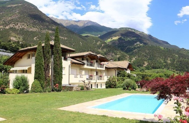 Apartamento en Goldrain con piscina y vistas