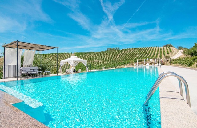 Apartment in Grottammare with Jacuzzi & Garden