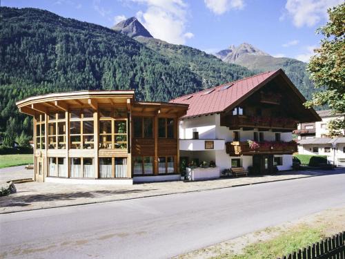 Apartment in Huben near Ski Slopes