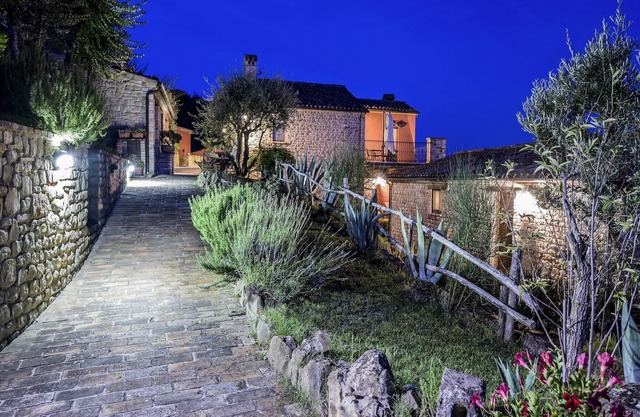 Apartamento Monte San Martino con Piscina