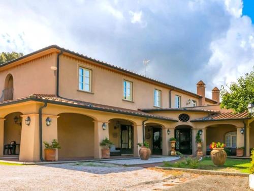 Apartment in Monteverdi near Wine Tours