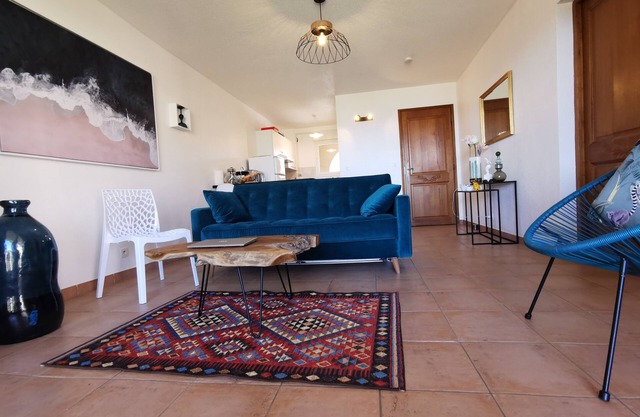 Apartment in L'île-Rousse, large T2, sea view, air conditioning, wifi