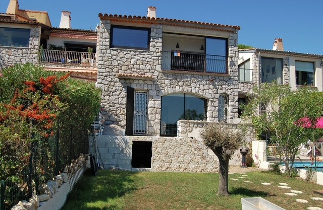 Apartamento en La Turbie con jardín
