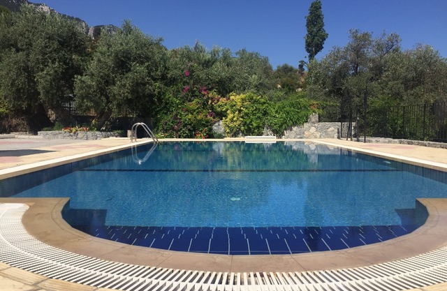 Apartamento En Lapta Villa con piscina privada y fabulosas vistas a la montaña