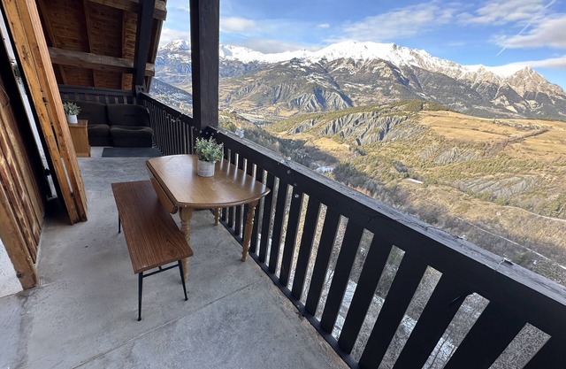 Apartment in Le Sauze with unobstructed mountain views