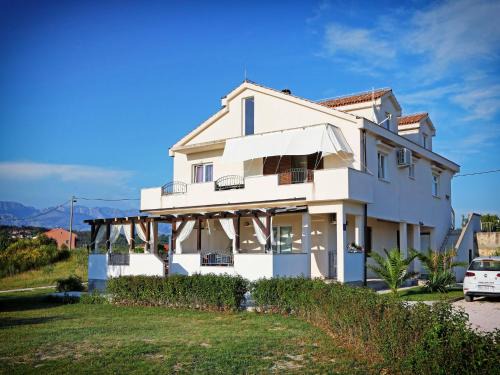 Apartment in Ljubac with Barbecue