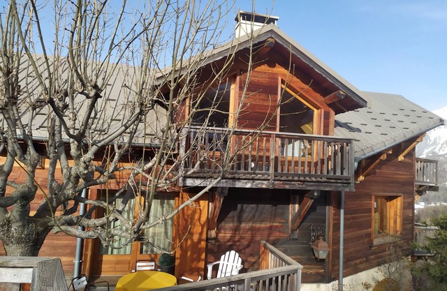 Apartment in magnificent chalet at the foot of the slopes and hiking trails
