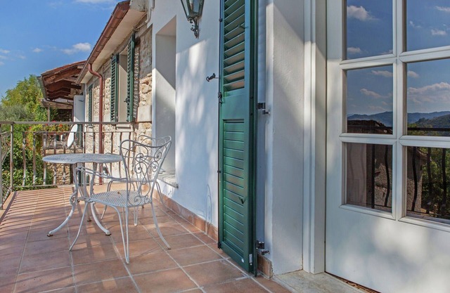 Apartamento en Modigliana con Bosque y Piscina