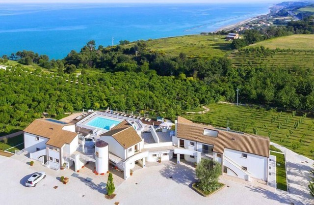 Apartamento en Pedaso con vista al mar y piscina