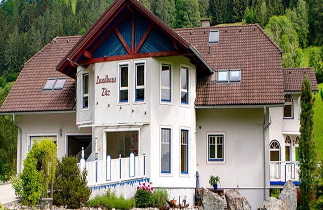 Acogedor apartamento de vacaciones en Ranten con un gran balcón