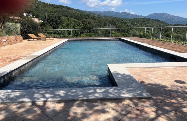 Apartamento en chalet con piscina
