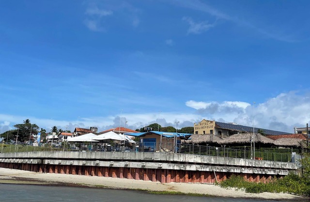 Apartment in Salinas city, 3 minutes from the waterfront, beaches and new bridge. Close to everything!!