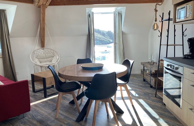 Apartamento en el corazón de Sauzon, vistas al puerto, cerca de la playa, Wifi