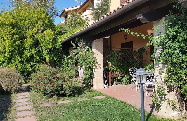 Apartamento en casa adosada, 2 personas, con terraza y vista panorámica.
