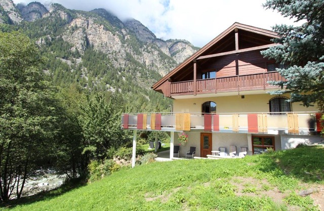 Apartment in St Niklaus near Mattertal Ski Area