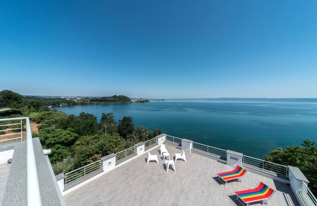Apartment in stately villa with direct access to Lake Bolsena