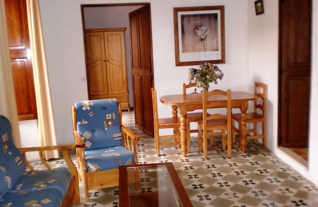 Alojamiento en casa señorial de piedra con piscina y wifi a 2 km de Inca