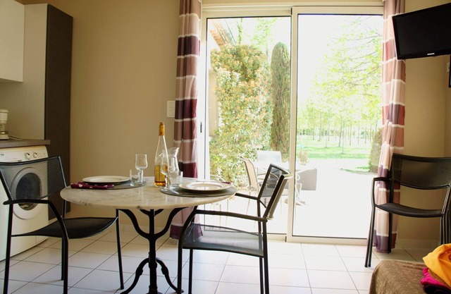 Residence les Peupliers Loriol-Comtat