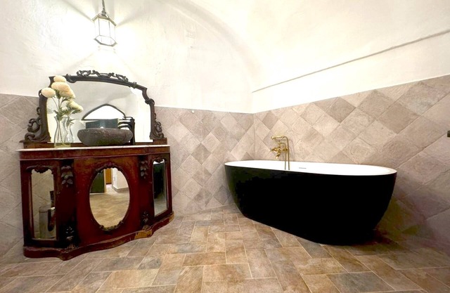 Apartment in the 14th century castle walls Vaulted ceilings Romantic Sleeps 3