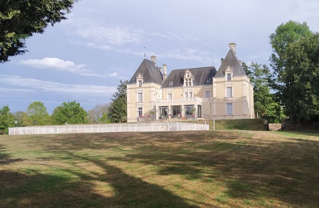 Beautiful 1-Bed Apartment in the Chateau grounds
