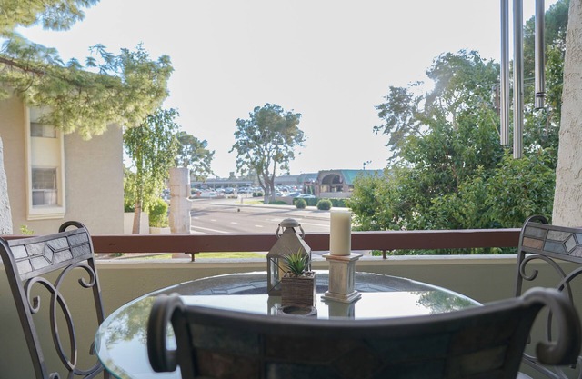 Apartment in the heart of Old Town Scottsdale! Prime Location!!