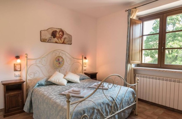 Apartamento en las colinas de Asís con piscina panorámica.