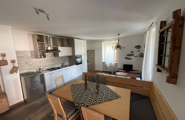 Apartamento en la montaña, con vistas a la cadena Maddalene-Trentno-Alto Adige.
