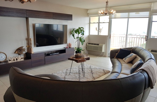 Apartamento en el Paraíso con vista al mar, piscina, Wifi Ready TV