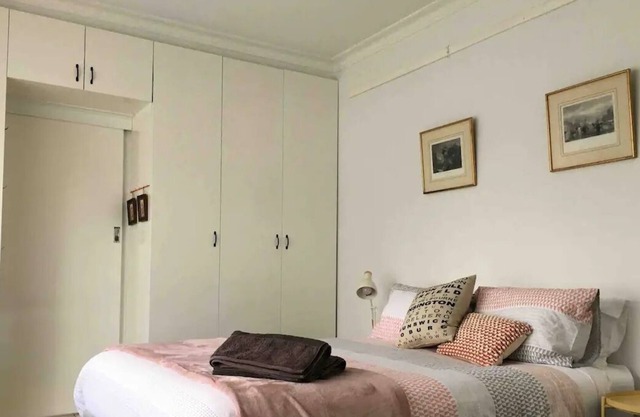 Apartment in Thornbury. Close to High St