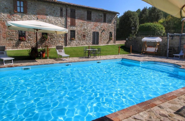 Apartamento en Todi con piscina y jardín