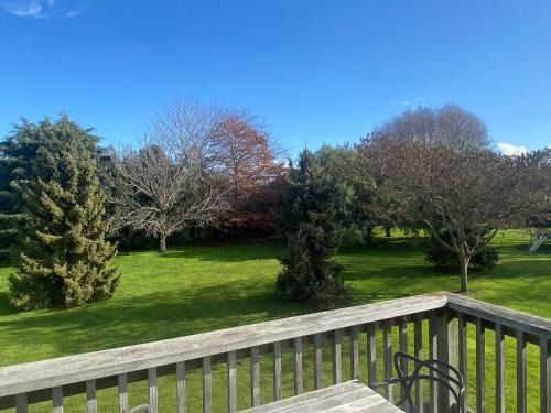 Apartment in Tranquil Park Setting 3 mins from CBD