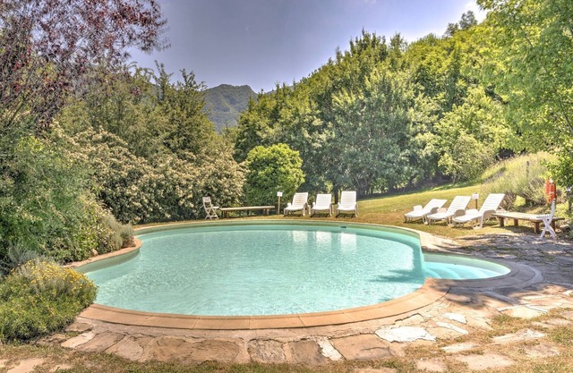Casa de vacaciones rústica con piscina